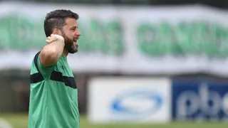 La historia de Rodolfo de Paoli, el técnico-relator que está cerca de ascender en Argentina