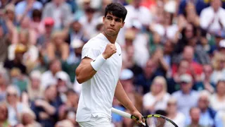 Comenzó la defensa de la corona: Carlos Alcaraz se metió en segunda ronda de Wimbledon