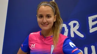 Universidad Católica presentó nueva camiseta para el fútbol femenino