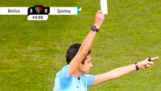 La portuguesa Catarina Campos hizo historia en el fútbol tras mostrar la primera tarjeta blanca