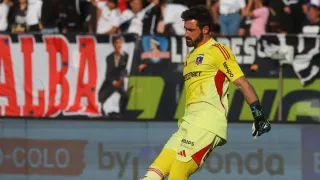 Golpe interno en Colo Colo: el arquero que Ortiz quiere para competirle a De Paul