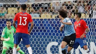 Relator enloqueció con el gol de Cavani y mandó mensaje a Gonzalo Jara