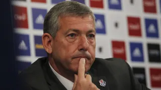 Hinchas de la U pidieron la salida de Carlos Heller con rayados en Mega