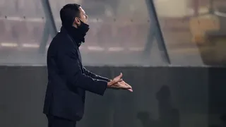 Poyet acusó discriminación de guardalíneas: Posiblemente presente una denuncia en su contra