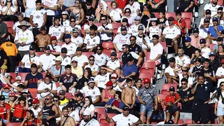 Bus con hinchas de Colo Colo fue detenido en Argentina por transporte de drogas y armas blancas