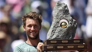 Casper Ruud revalidó el título en Gstaad y cortó la racha de Matteo Berrettini