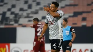 Iván Morales capitalizó una mala salida de Raúl Olivares y marcó el 1-0 frente a La Serena