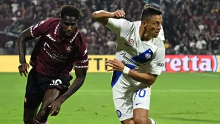 “No crea peligro real”: Prensa italiana criticó a Alexis por su actuación ante Salernitana