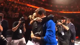¡Para llorar! El emocionante abrazo de Roger Federer con su familia tras consumar su retiro