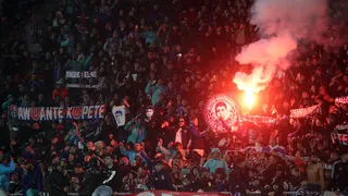 Barra Los de Abajo hace dura advertencia a Azul Azul por el precio de las entradas