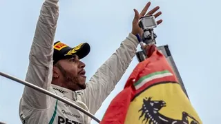 Lewis Hamilton: Estoy feliz por batir a los Ferrari, dieron una gran batalla