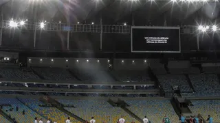 El fútbol volvió en Brasil y los jugadores rindieron un minuto de silencio por las víctimas del Covid-19