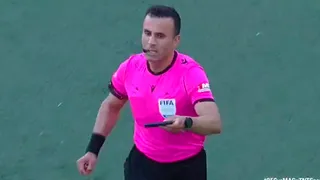 Piero Maza recibió otro inusual proyectil: Le lanzaron un teléfono