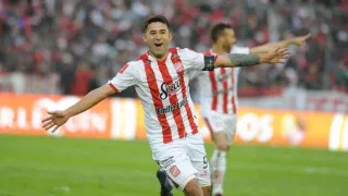 Claudio Bieler amargó a un Racing que contó con Eugenio Mena y Marcelo Díaz