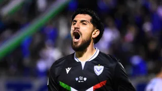 En medio del interés albo: Diego Valdés es figura en Argentina con golazo a Boca