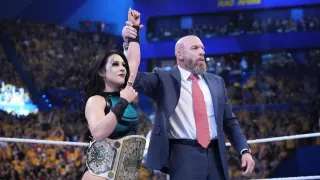 Stephanie Vaquer recibe gran ayuda de Triple H y un elogio que emociona