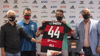 Mauricio Isla: Espero jugar dos o tres años en Flamengo antes de ir al equipo que quiero en Chile