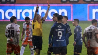 Duro castigo para el jugador de Huachipato que intentó cabecear al árbitro