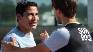 “Visita especial de El Crá”: Matías Fernández fue recibido como ídolo en Sporting de Lisboa