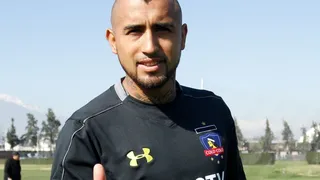 Arturo Vidal y Claudio Bravo mandaron saludos a Colo Colo en su aniversario 93