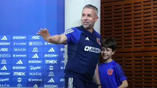 Gustavo Álvarez estuvo con su pequeño hijo en rueda de prensa y compartieron tierno momento