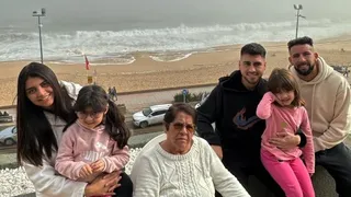 Mauricio Isla disfruta junto a su familia en Reñaca