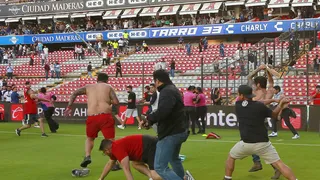 FIFPro condenó los “actos aberrantes” en el duelo de Querétaro y Atlas