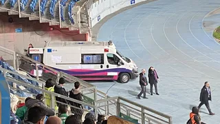 Gonzalo Ríos fue trasladado en ambulancia a un centro asistencial tras cabezazo con defensa de Santos