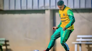 Hinchas de Juventude se burlaron de Nico Castillo con un video de “sus 10 mejores momentos”