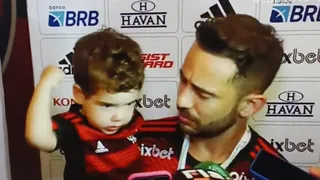 Hijo de jugador de Flamengo imitó a Arturo Vidal y se viralizó
