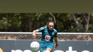 Bolsonaro ninguneó al fútbol femenino y criticó cuestionamientos a desigualdad salarial entre Neymar y Marta