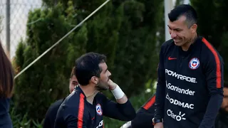 Holan y el sueño de contar con Gary Medel y Claudio Bravo en la UC: “Sería un desafío fantástico”