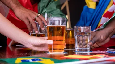 Un presidente sudamericano le baja el precio a la cerveza por el Mundial 2026