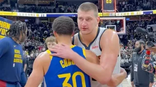 Nikola Jokic comandó triunfo de Denver Nuggets sobre los Warriors en Navidad