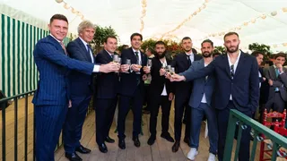 La elegancia de Claudio Bravo y Manuel Pellegrini en tradicional actividad de Real Betis