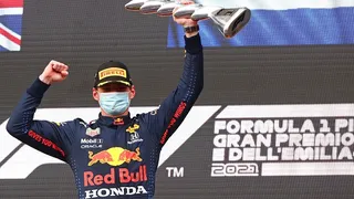 Max Verstappen se quedó con un lluvioso y emocionante GP de Emilia Romaña en la Fórmula 1