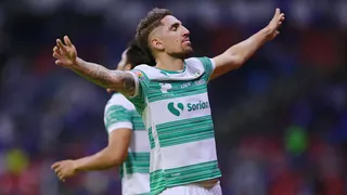 Diego Valdés anotó un golazo en el duelo entre Santos Laguna y Cruz Azul en la liga mexicana