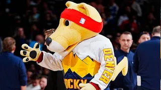 Una mascota de la NBA cobra el triple que la jugadora mejor pagada de la WNBA