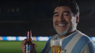 ¿Maradona inventó el Bottle Cap Challenge?
