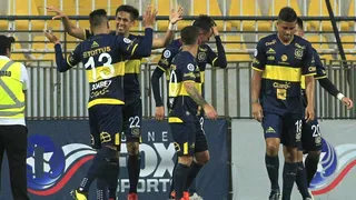 Alvaro Madrid se inscribió con gran gol y descontó para Everton frente a Colo Colo