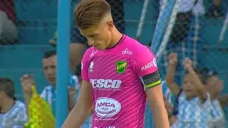 El tremendo fail del arquero de Defensa y Justicia en un autogol que dio la vuelta al mundo
