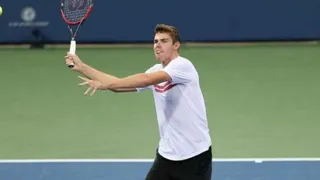 Reilly Opelka sorprendió a John Isner y lo eliminó en octavos del ATP de Atlanta
