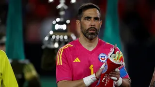 Claudio Bravo es prioridad en Colo Colo y el miércoles será clave para avanzar en su fichaje