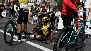 La múltiple caída que cerró la primera jornada del Tour de Francia