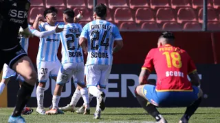 Magallanes se dio un festín con Unión Española y es finalista de la Zona Centro Sur de Copa Chile