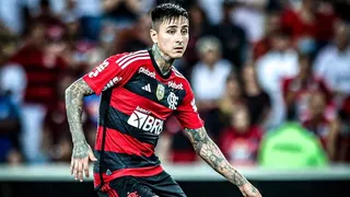 Erick Pulgar se llevó elogios de la prensa brasileña tras el clásico “Fla-Flu”