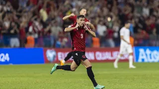 Euro: Albania sorprendió a Polonia y sigue líder de su grupo en las Clasificatorias