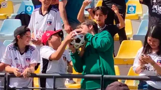 Menores decidieron al “cachipún” quién se quedaba con una pelota regalada por Bouzat
