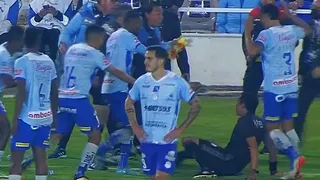 ¡Increíble! Arbitro fue agredido en Ecuador tras cobrar un penal a favor de Aucas de Hernán Galindez
