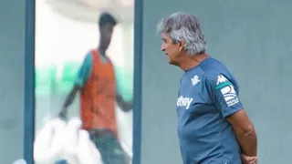 Pellegrini derribó el mito y nombró a todos los chilenos que dirigió en el extranjero